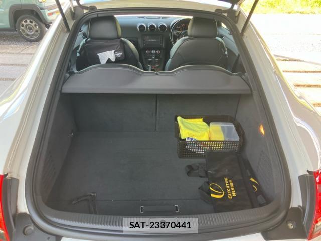 Audi TT 2012-01 8813292-16
