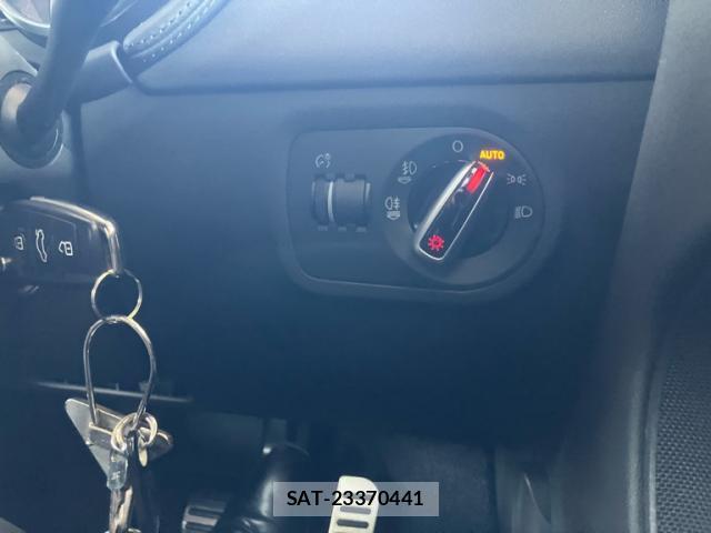 Audi TT 2012-01 8813292-8