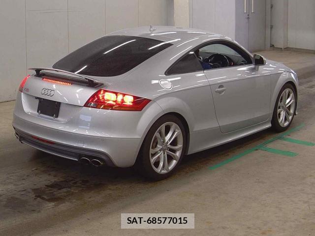 Audi TTS 2011-11 8816202-1