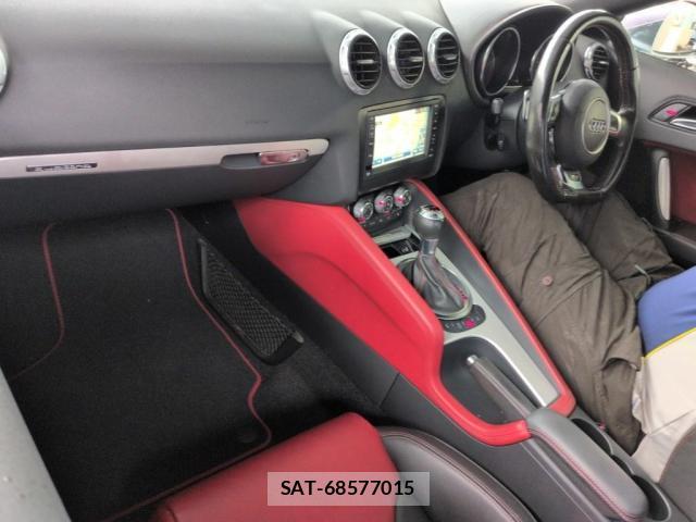 Audi TTS 2011-11 8816202-2