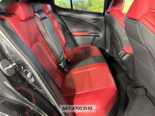 Lexus UX 2019-10 8812954-9