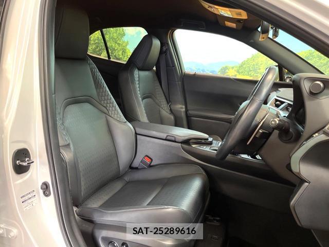 Lexus UX 2020-12 8814149-8