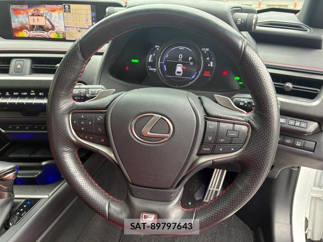 Lexus UX 2019-02 8814663-11
