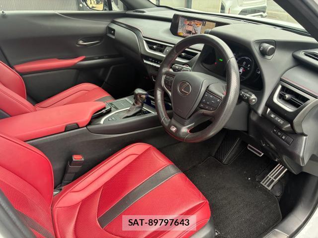 Lexus UX 2019-02 8814663-2