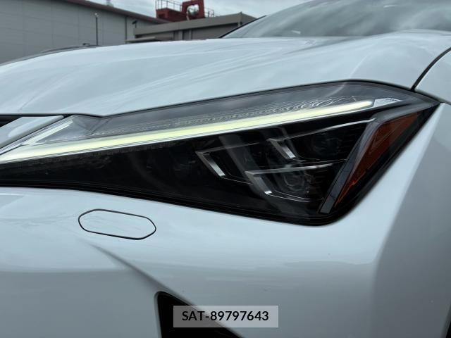 Lexus UX 2019-02 8814663-8