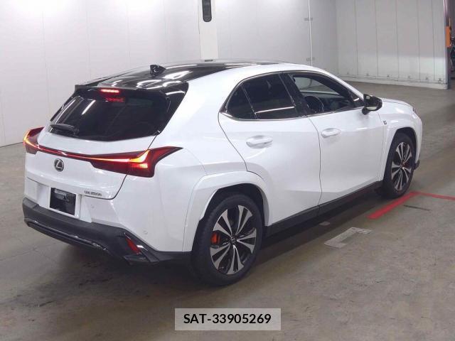 Lexus UX 2023-07 8816106-1