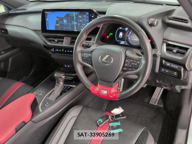 Lexus UX 2023-07 8816106-2