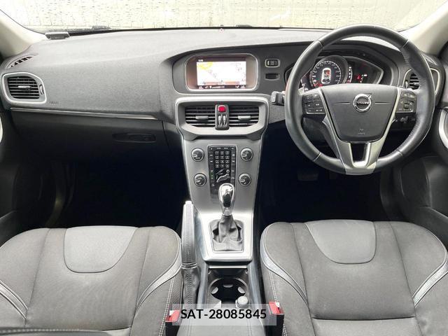 Volvo V40 2018-06 8812151-1