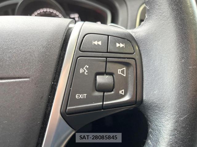 Volvo V40 2018-06 8812151-11