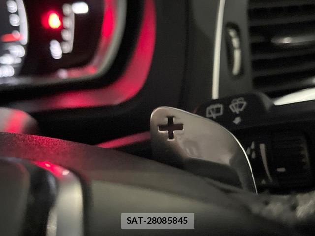 Volvo V40 2018-06 8812151-12