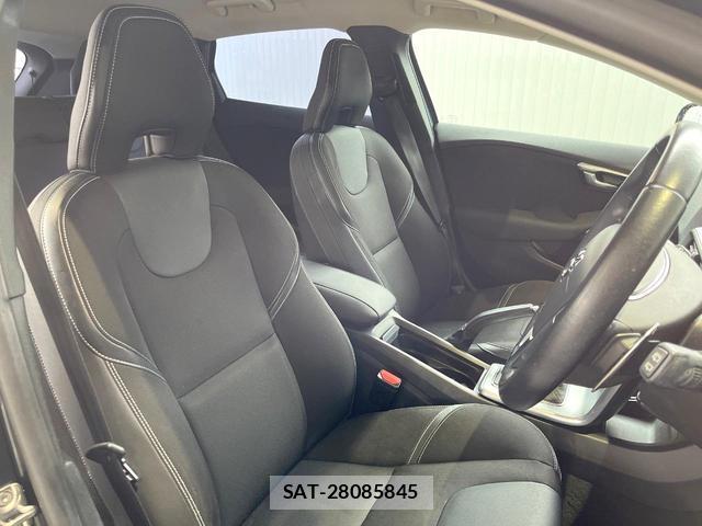 Volvo V40 2018-06 8812151-13