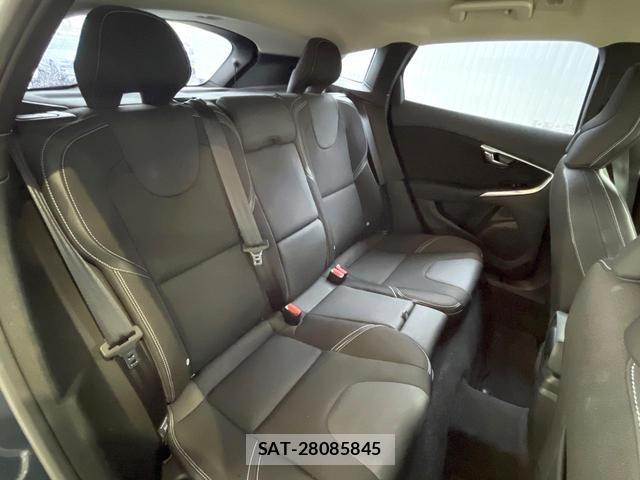 Volvo V40 2018-06 8812151-14
