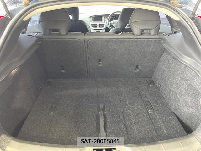 Volvo V40 2018-06 8812151-15