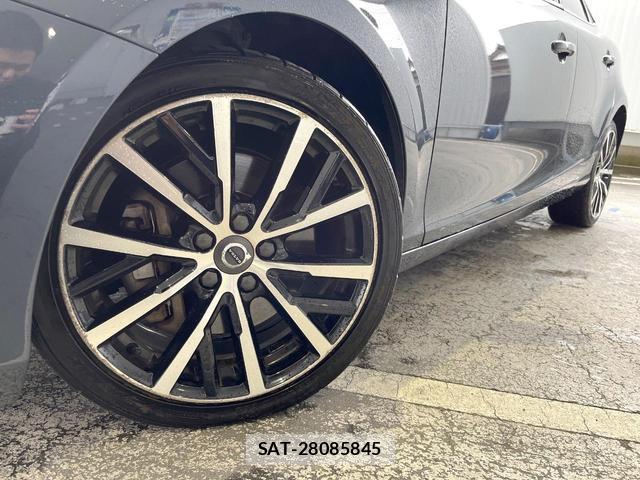 Volvo V40 2018-06 8812151-16