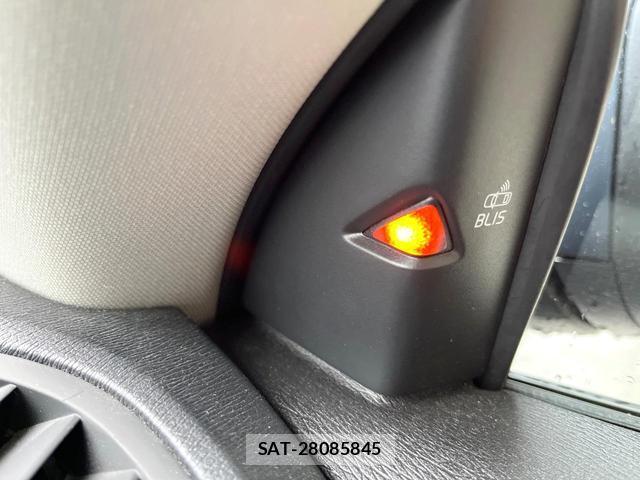 Volvo V40 2018-06 8812151-7