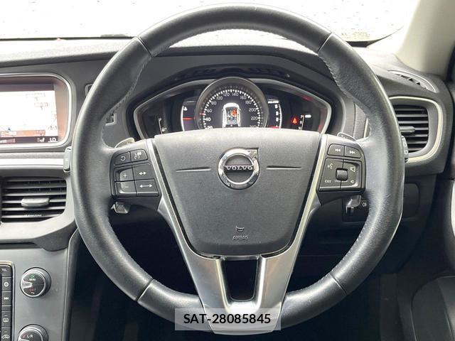 Volvo V40 2018-06 8812151-9