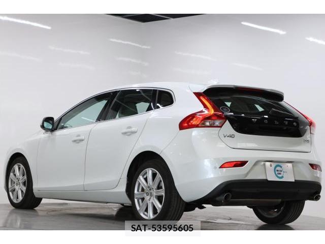 Volvo V40 2017-03 8812946-1