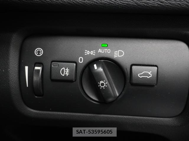 Volvo V40 2017-03 8812946-13