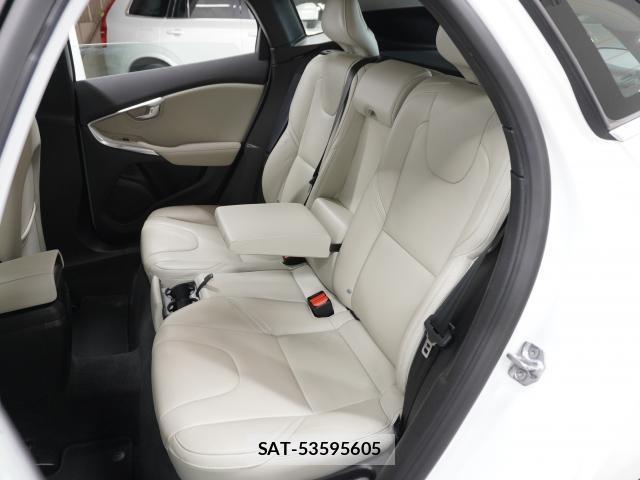 Volvo V40 2017-03 8812946-16