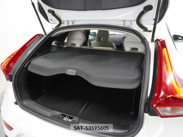 Volvo V40 2017-03 8812946-17