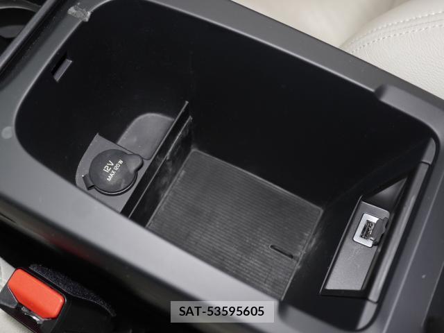 Volvo V40 2017-03 8812946-9