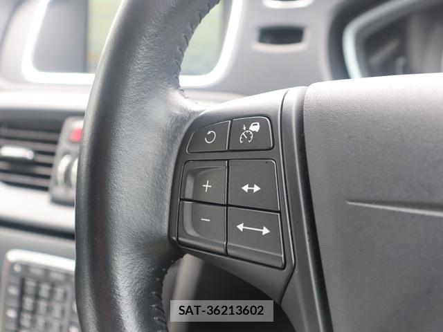 Volvo V40 2017-01 8813016-13