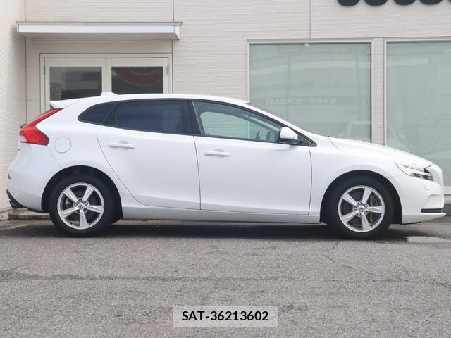 Volvo V40 2017-01 8813016-6