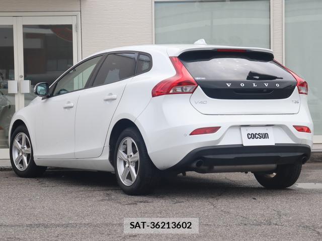 Volvo V40 2017-01 8813016-9