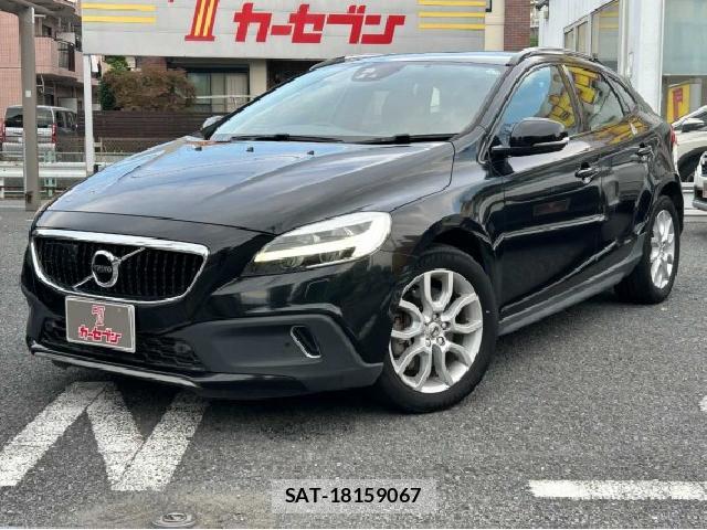 Volvo V40 2019-04 8814037-0