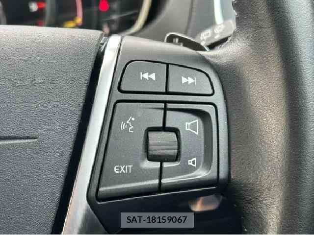 Volvo V40 2019-04 8814037-11