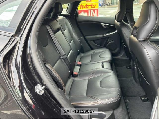 Volvo V40 2019-04 8814037-19