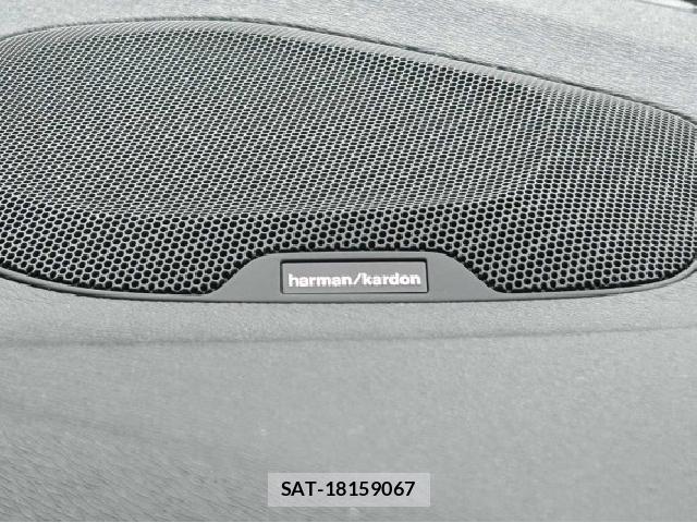 Volvo V40 2019-04 8814037-6