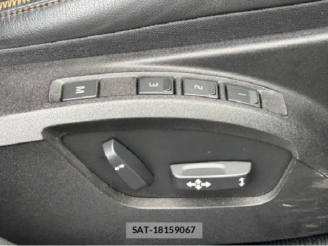 Volvo V40 2019-04 8814037-7