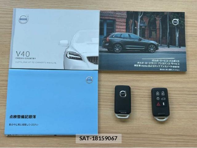 Volvo V40 2019-04 8814037-9