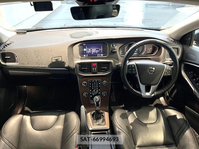 Volvo V40 2019-10 8814355-1