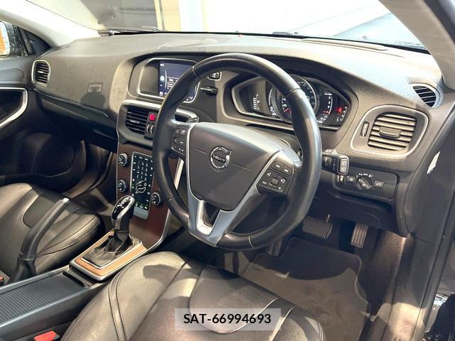 Volvo V40 2019-10 8814355-12