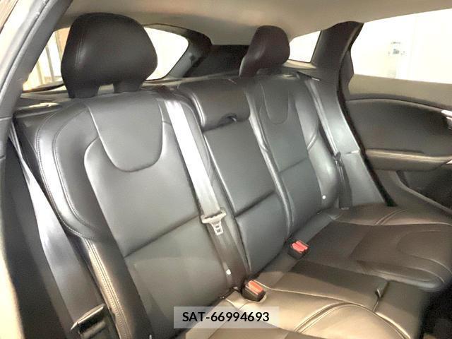 Volvo V40 2019-10 8814355-13