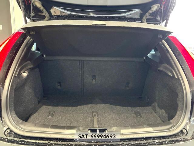 Volvo V40 2019-10 8814355-14