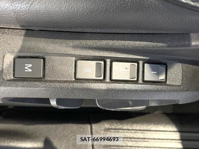 Volvo V40 2019-10 8814355-8