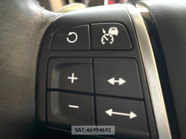 Volvo V40 2019-10 8814355-9