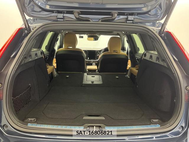 Volvo V60 2022-07 8812143-13