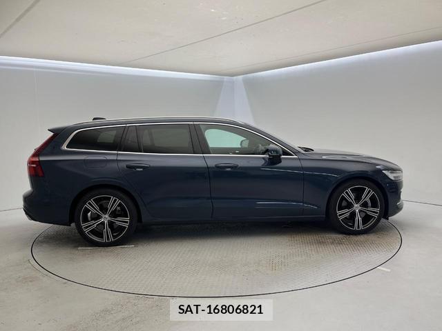 Volvo V60 2022-07 8812143-17