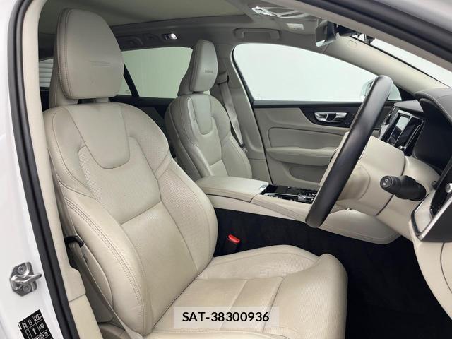 Volvo V60 2019-12 8812144-11
