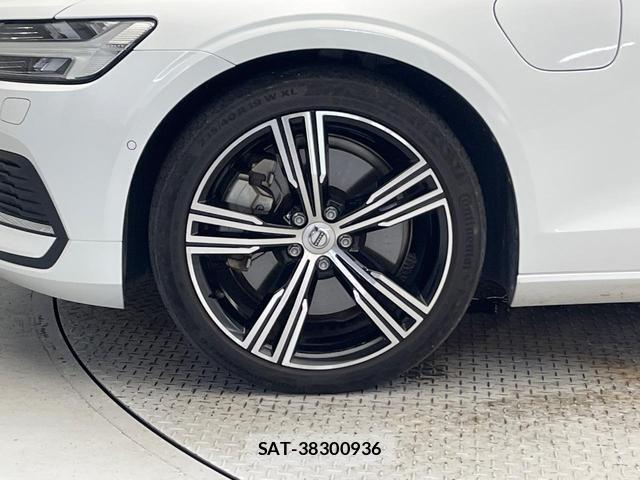Volvo V60 2019-12 8812144-15