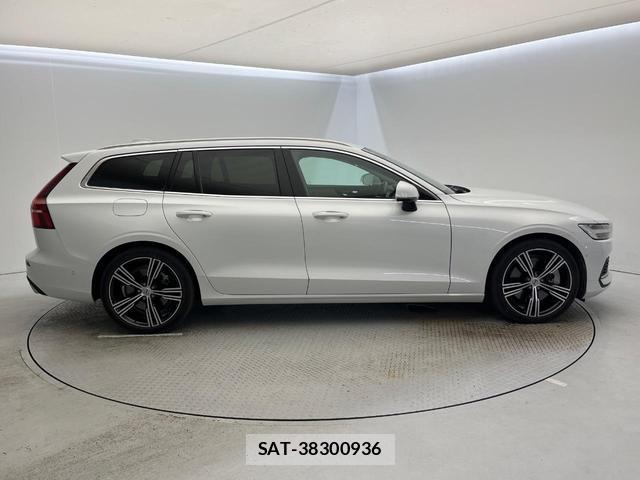 Volvo V60 2019-12 8812144-17