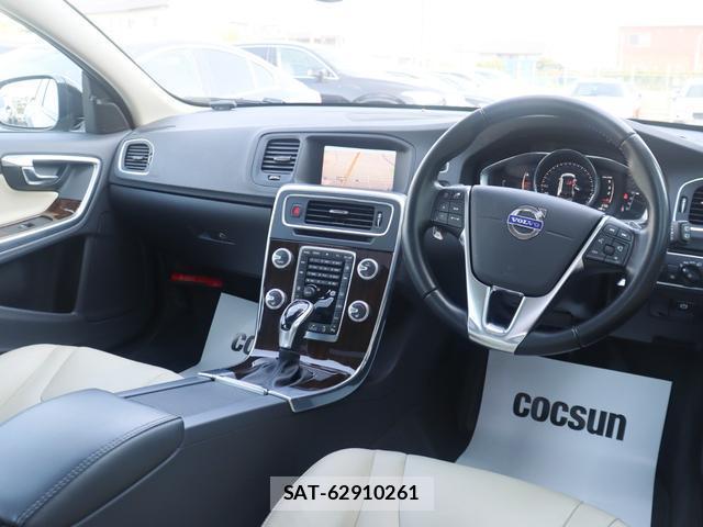 Volvo V60 2017-11 8813014-15