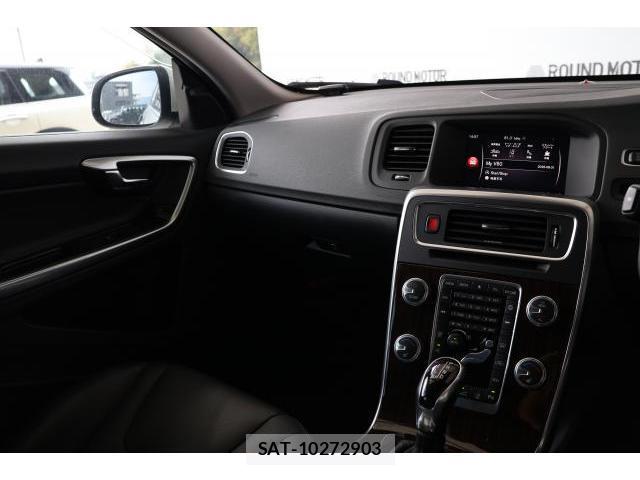 Volvo V60 2017-11 8814008-17
