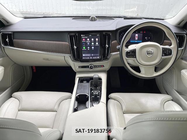 Volvo V90 2022-06 8812150-1