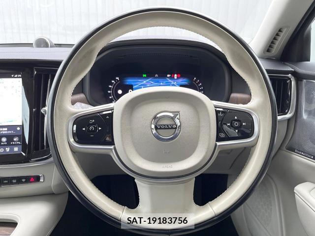 Volvo V90 2022-06 8812150-10