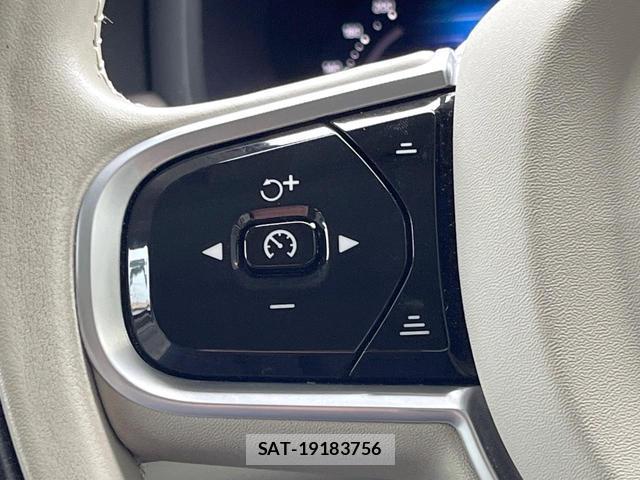 Volvo V90 2022-06 8812150-11